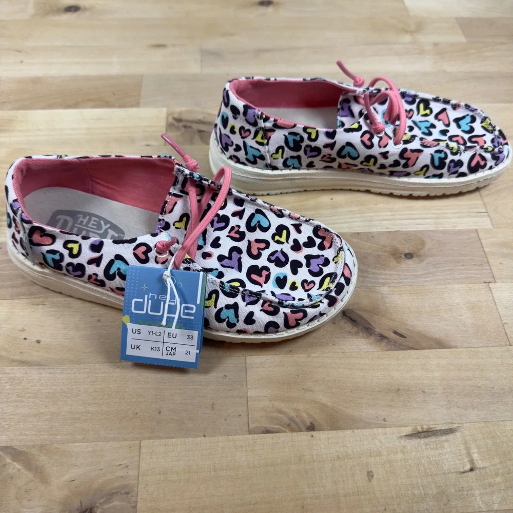 Hey Dude Wendy Youth Cat White Leopard Heart Print Loafers Size Y1 L2 NEW